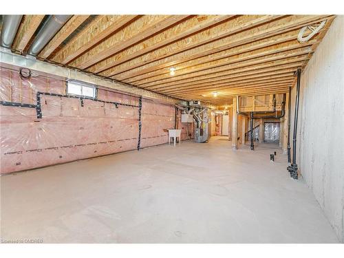 84 Heming Trail, Hamilton, ON - Indoor Photo Showing Garage