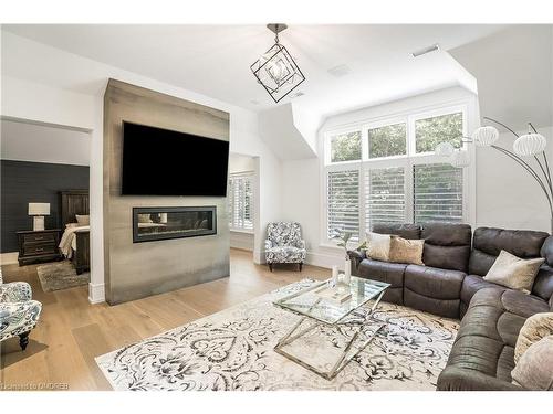 231 Wedgewood Drive, Oakville, ON - Indoor Photo Showing Living Room With Fireplace