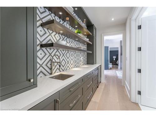 231 Wedgewood Drive, Oakville, ON - Indoor Photo Showing Kitchen