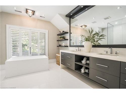 231 Wedgewood Drive, Oakville, ON - Indoor Photo Showing Bathroom