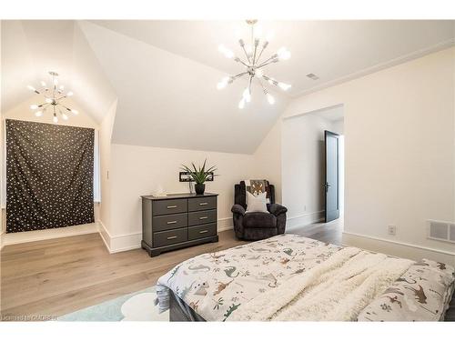 231 Wedgewood Drive, Oakville, ON - Indoor Photo Showing Bedroom