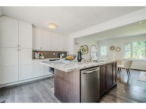 150 West 25Th Street, Hamilton, ON - Indoor Photo Showing Kitchen