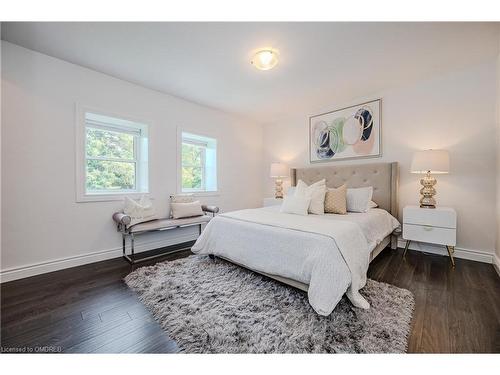 150 West 25Th Street, Hamilton, ON - Indoor Photo Showing Bedroom