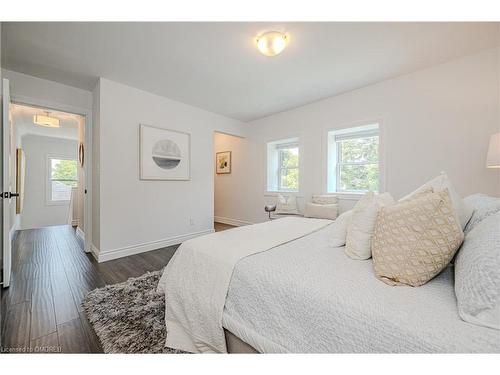 150 West 25Th Street, Hamilton, ON - Indoor Photo Showing Bedroom