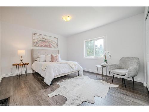 150 West 25Th Street, Hamilton, ON - Indoor Photo Showing Bedroom