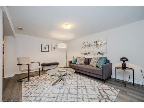 150 West 25Th Street, Hamilton, ON - Indoor Photo Showing Living Room