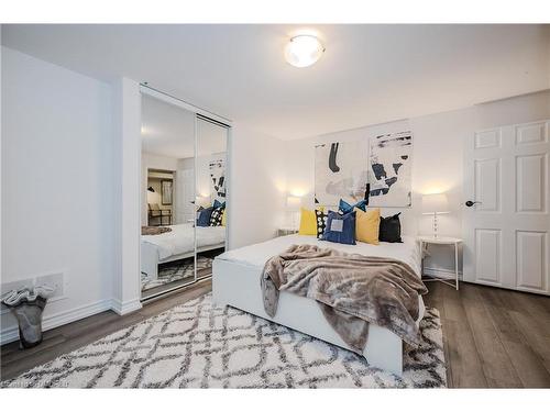 150 West 25Th Street, Hamilton, ON - Indoor Photo Showing Bedroom