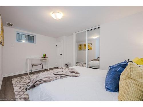 150 West 25Th Street, Hamilton, ON - Indoor Photo Showing Bedroom