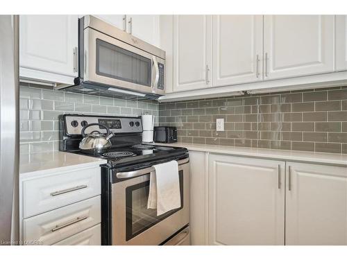 407-2480 Prince Michael Drive, Oakville, ON - Indoor Photo Showing Kitchen