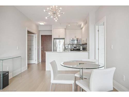 407-2480 Prince Michael Drive, Oakville, ON - Indoor Photo Showing Dining Room