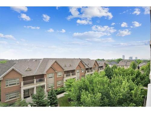 407-2480 Prince Michael Drive, Oakville, ON - Outdoor