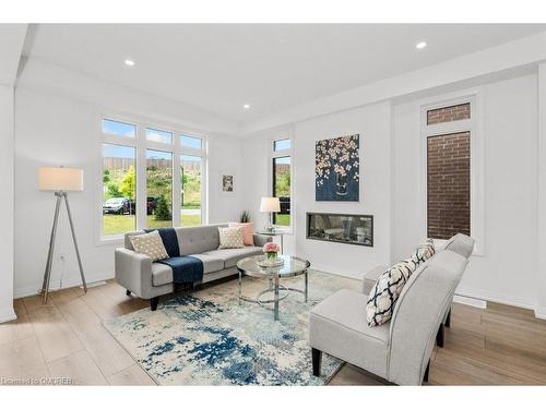 48-4552 Portage Road, Niagara Falls, ON - Indoor Photo Showing Living Room