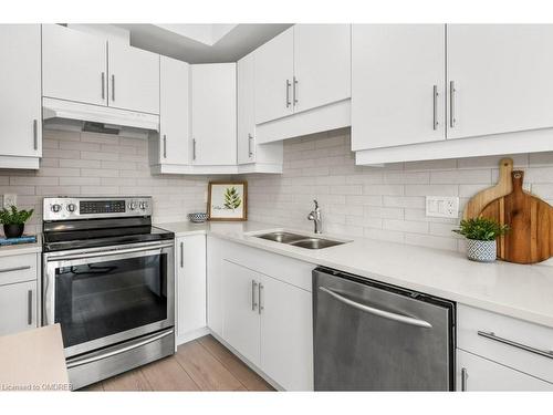 48-4552 Portage Road, Niagara Falls, ON - Indoor Photo Showing Kitchen With Stainless Steel Kitchen With Double Sink With Upgraded Kitchen