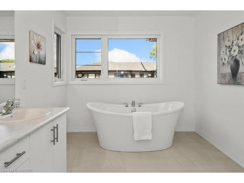 48-4552 Portage Road, Niagara Falls, ON - Indoor Photo Showing Bathroom