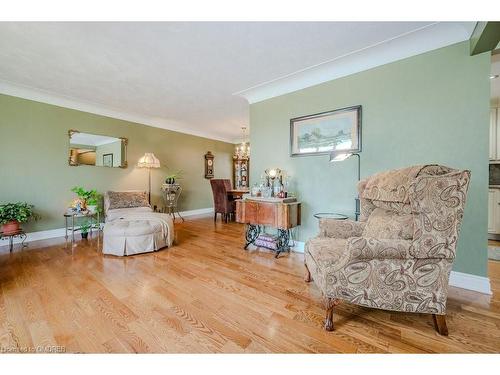 2299 Fassel Avenue, Burlington, ON - Indoor Photo Showing Living Room