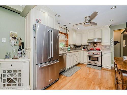 2299 Fassel Avenue, Burlington, ON - Indoor Photo Showing Kitchen With Upgraded Kitchen