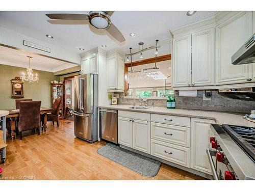 2299 Fassel Avenue, Burlington, ON - Indoor Photo Showing Kitchen With Upgraded Kitchen