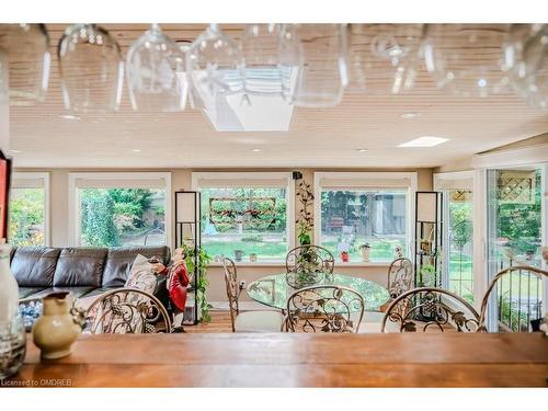 2299 Fassel Avenue, Burlington, ON - Indoor Photo Showing Living Room