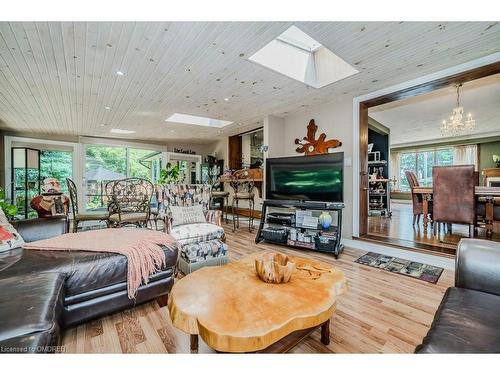 2299 Fassel Avenue, Burlington, ON - Indoor Photo Showing Living Room