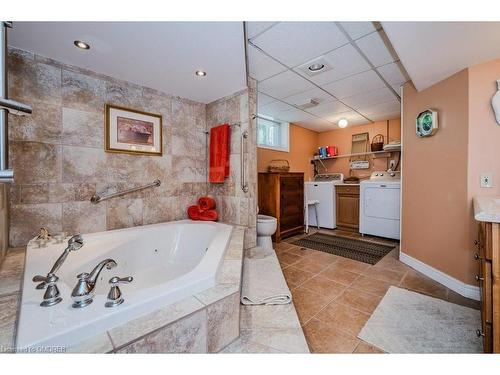 2299 Fassel Avenue, Burlington, ON - Indoor Photo Showing Bathroom