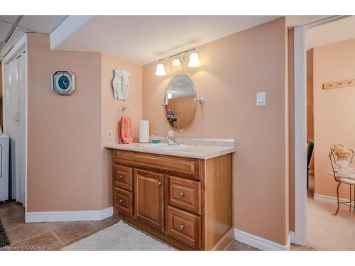 2299 Fassel Avenue, Burlington, ON - Indoor Photo Showing Bathroom