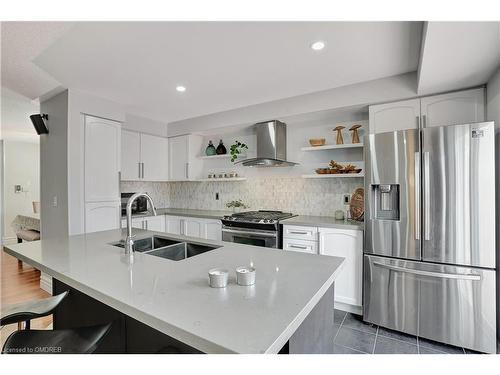 4223 Cole Crescent, Burlington, ON - Indoor Photo Showing Kitchen With Stainless Steel Kitchen With Double Sink With Upgraded Kitchen