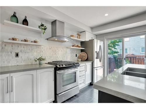 4223 Cole Crescent, Burlington, ON - Indoor Photo Showing Kitchen With Double Sink With Upgraded Kitchen