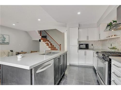 4223 Cole Crescent, Burlington, ON - Indoor Photo Showing Kitchen With Stainless Steel Kitchen With Double Sink With Upgraded Kitchen