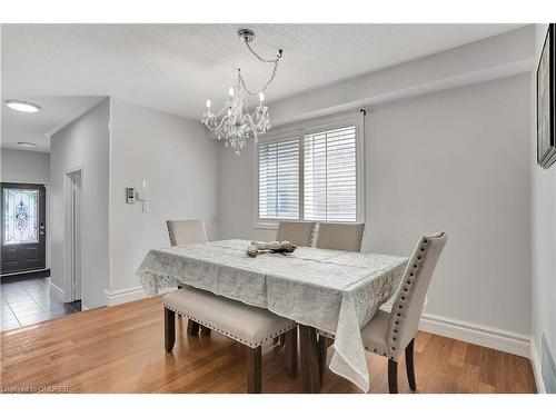 4223 Cole Crescent, Burlington, ON - Indoor Photo Showing Dining Room