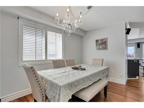 4223 Cole Crescent, Burlington, ON - Indoor Photo Showing Dining Room