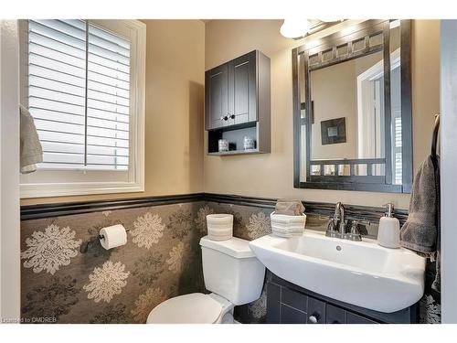 4223 Cole Crescent, Burlington, ON - Indoor Photo Showing Bathroom