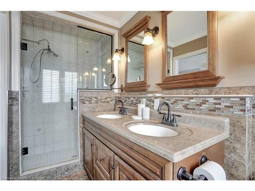 4223 Cole Crescent, Burlington, ON - Indoor Photo Showing Bathroom