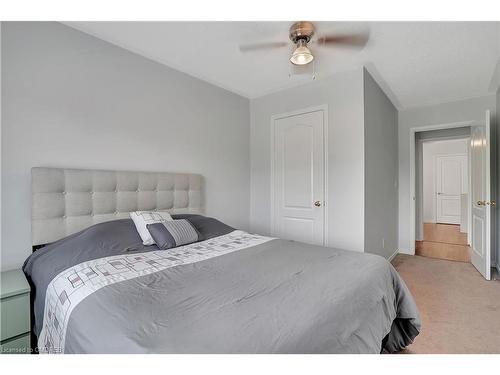 4223 Cole Crescent, Burlington, ON - Indoor Photo Showing Bedroom