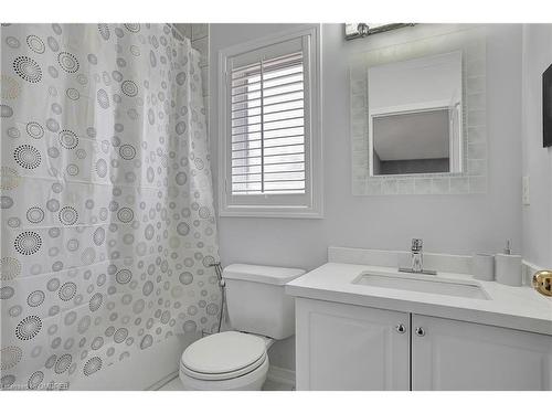 4223 Cole Crescent, Burlington, ON - Indoor Photo Showing Bathroom