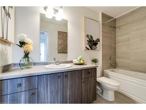 110-36 Dryden Lane, Hamilton, ON - Indoor Photo Showing Bathroom