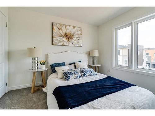 110-36 Dryden Lane, Hamilton, ON - Indoor Photo Showing Bedroom