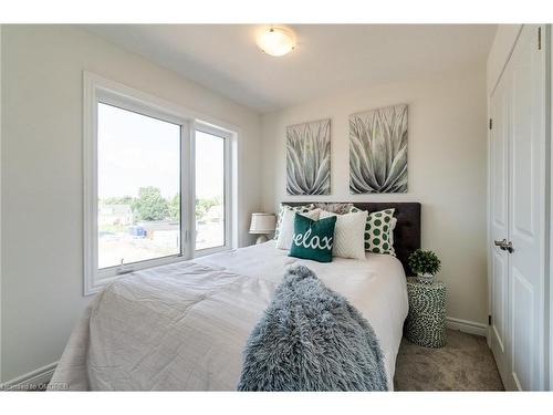 110-36 Dryden Lane, Hamilton, ON - Indoor Photo Showing Bedroom