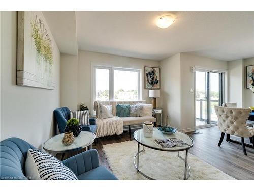 110-36 Dryden Lane, Hamilton, ON - Indoor Photo Showing Living Room