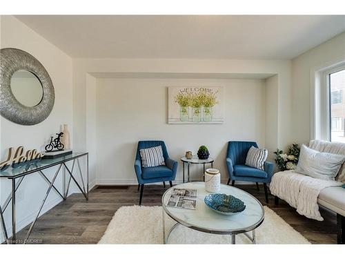 110-36 Dryden Lane, Hamilton, ON - Indoor Photo Showing Living Room