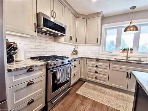 41 Waterloo Street, Elora, ON - Indoor Photo Showing Kitchen With Upgraded Kitchen