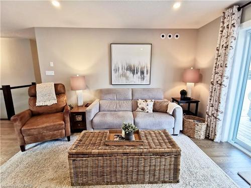 41 Waterloo Street, Elora, ON - Indoor Photo Showing Living Room