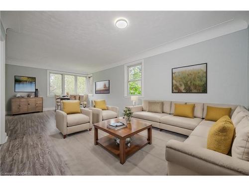 152 West 19Th Street, Hamilton, ON - Indoor Photo Showing Living Room