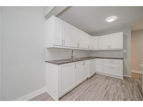 152 West 19Th Street, Hamilton, ON - Indoor Photo Showing Kitchen