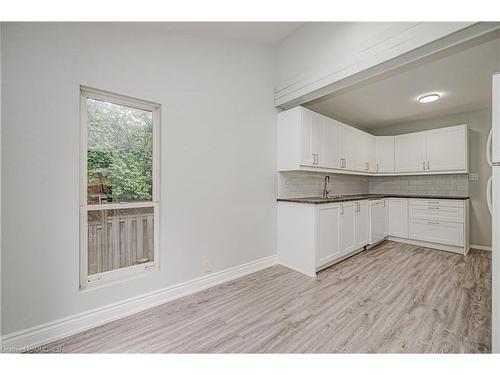 152 West 19Th Street, Hamilton, ON - Indoor Photo Showing Kitchen