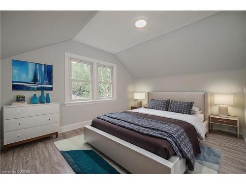 152 West 19Th Street, Hamilton, ON - Indoor Photo Showing Bedroom