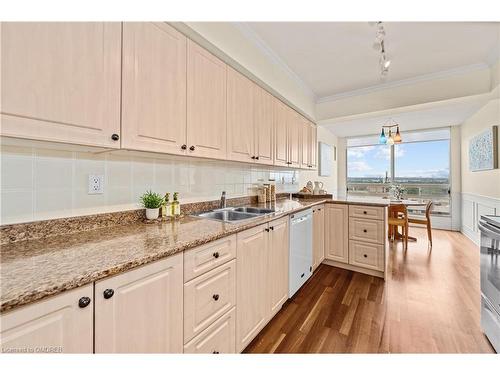 2002-2180 Marine Drive, Oakville, ON - Indoor Photo Showing Kitchen With Double Sink