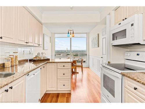 2002-2180 Marine Drive, Oakville, ON - Indoor Photo Showing Kitchen