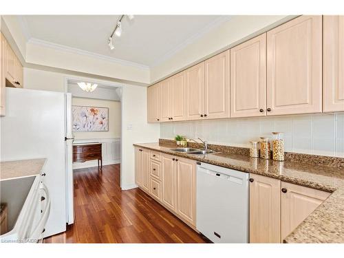 2002-2180 Marine Drive, Oakville, ON - Indoor Photo Showing Kitchen With Double Sink