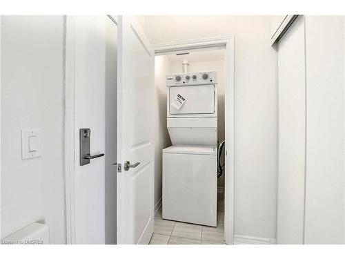 103-2393 Bronte Road Road, Oakville, ON - Indoor Photo Showing Laundry Room