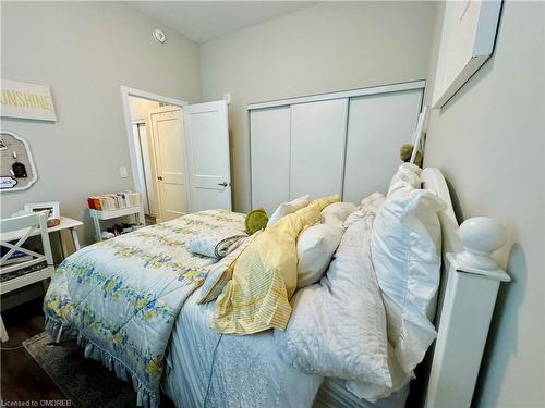 402-15 Queen Street S, Hamilton, ON - Indoor Photo Showing Bedroom